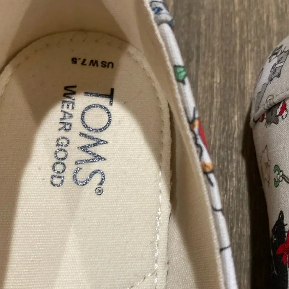 NWOT- Women’s Tom’s Belmont holiday cat shoes - Picture 5 of 6